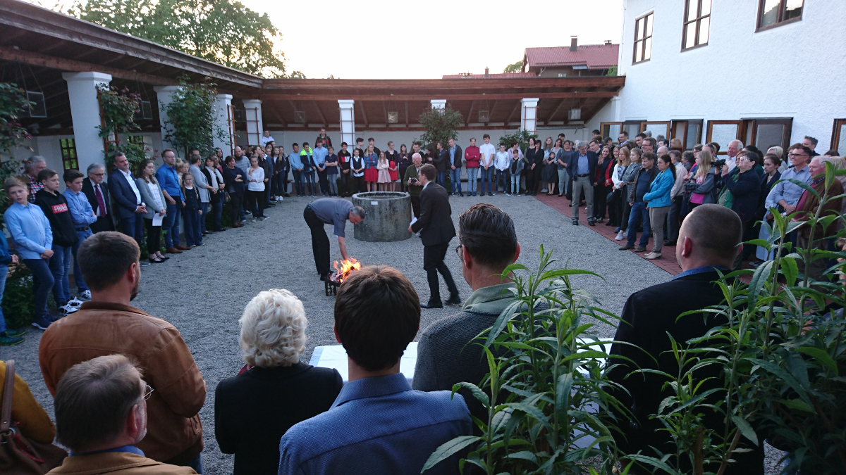 Beichtgottesdienst am Vorabend der Konfirmationen mit Verbrennung der "Beichtbriefe"