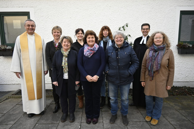 Das Pfarramtsteam vlnr: Pfarrer Andreas Strauß, Dr. Monika Strobelt, Christel Obermüller, Swantje Zimmermann, Gerlinde Wittig, Petra Baumgartner, Dr. Ines Gnettner, Pfarrer Samuel Fischer, Christine Ströse. Nicht im Bild: Regina Priller