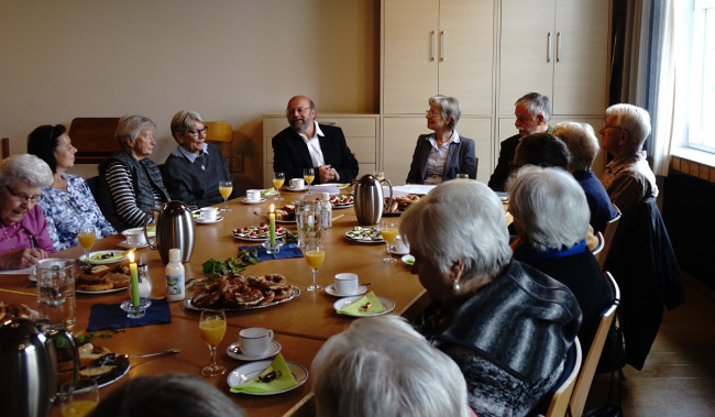 Geburtstagsfrühstücks-Runde mit Hanna Wirth und Karl Mehltretter